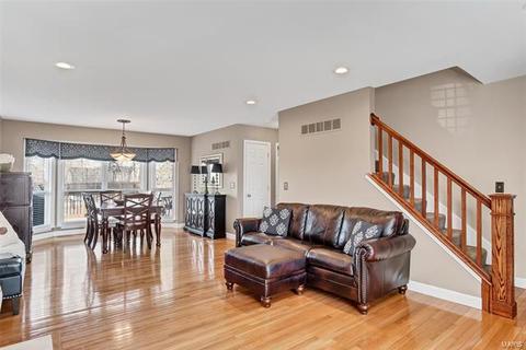 1043 Johanna Dr, Ballwin, MO 63021 photo 2