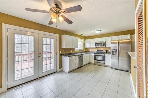13 Holly Ct, O'fallon, MO 63366 photo 3