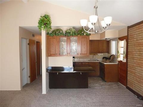 321 Orchard Ave, Ballwin, MO 63021 photo 4