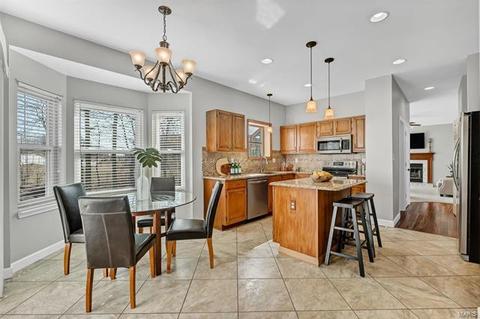 2152 Lee Ridge Dr, O'fallon, MO 63368 photo 3
