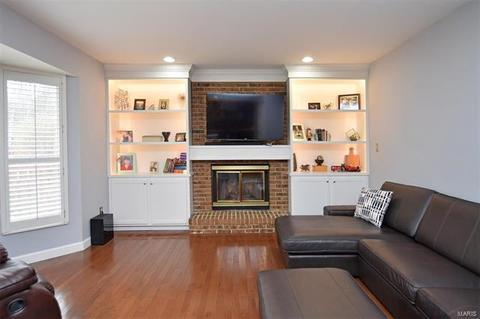 1053 Columbard Dr, Ballwin, MO 63021 photo 5