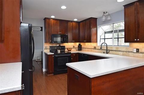 1053 Columbard Dr, Ballwin, MO 63021 photo 9