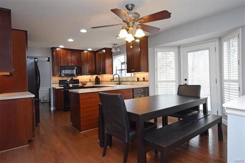 1053 Columbard Dr, Ballwin, MO 63021 photo 2