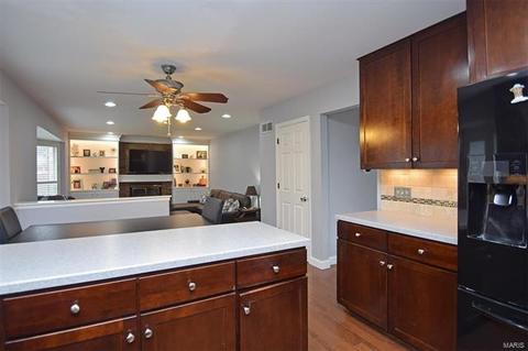 1053 Columbard Dr, Ballwin, MO 63021 photo 11