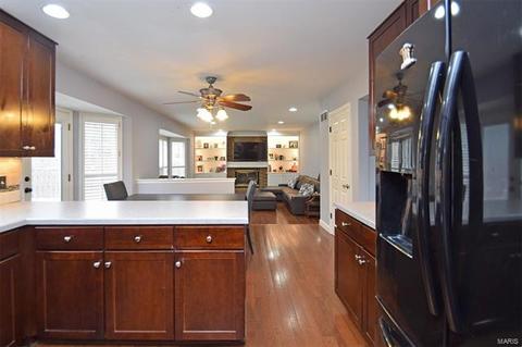 1053 Columbard Dr, Ballwin, MO 63021 photo 10