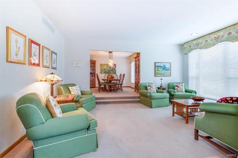605 Forrester Dr, Manchester, MO 63011 photo 3
