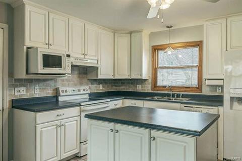 1227 Miremont Dr, Manchester, MO 63011 photo 3