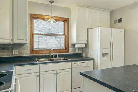 1227 Miremont Dr, Manchester, MO 63011 photo 5