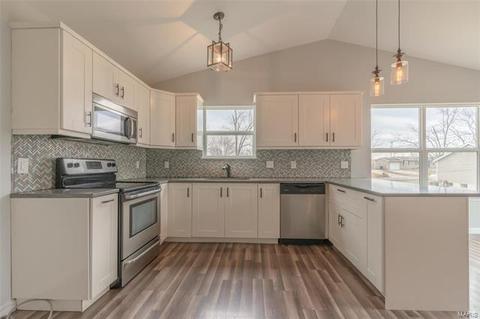 13 E Ofallon Dr, O'fallon, MO 63366 photo 8