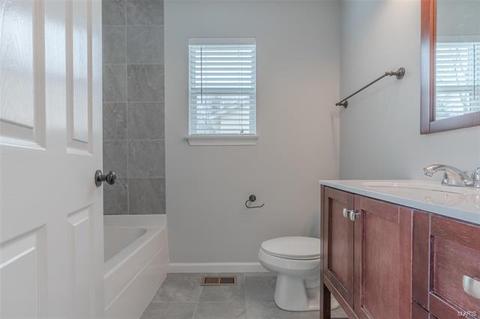13 E Ofallon Dr, O'fallon, MO 63366 photo 12