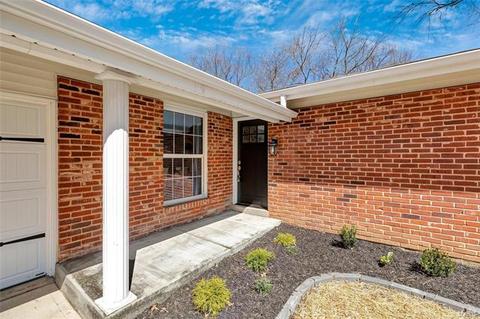 840 Pine Village Ct, Ballwin, MO 63021 photo 2