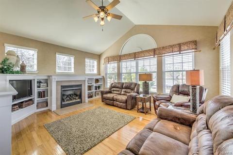 1455 Lucerne Manor Dr, Weldon Spring, MO 63304 photo 2