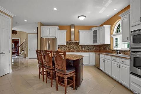 1311 Boly Ln, Ballwin, MO 63021 photo 5