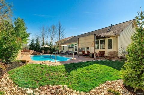 2416 Nalpak Dr, Saint Peters, MO 63376 photo 4