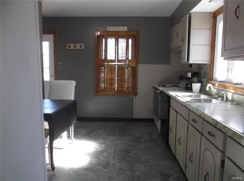 1124 Spring Ave, Saint Charles, MO 63301 photo 5
