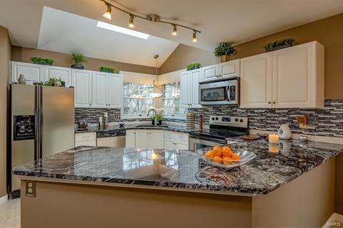 674 Carman Meadows Dr, Ballwin, MO 63021 photo 17