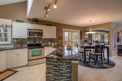 674 Carman Meadows Dr, Ballwin, MO 63021 photo 18