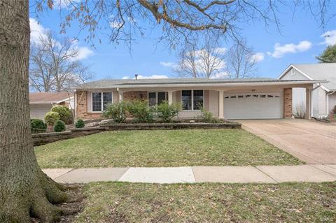 746 Foxwick, Ballwin, MO 63011 photo 1