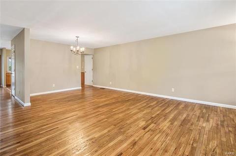 746 Foxwick, Ballwin, MO 63011 photo 4