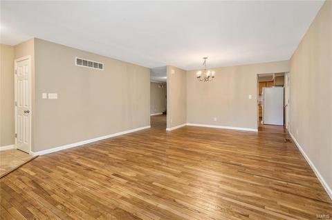 746 Foxwick, Ballwin, MO 63011 photo 3