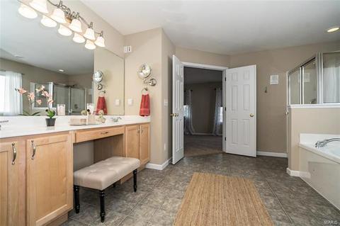 1368 Kiefer Bluffs Dr, Ballwin, MO 63021 photo 29