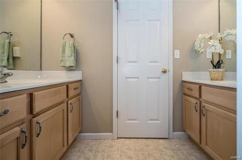 1368 Kiefer Bluffs Dr, Ballwin, MO 63021 photo 26