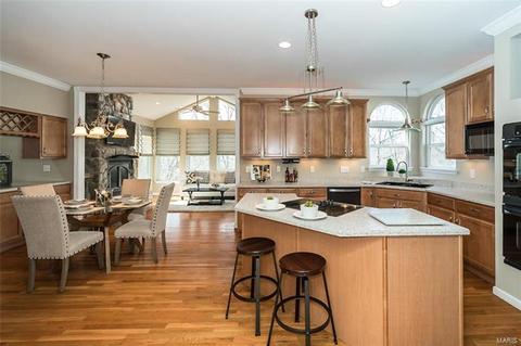 1368 Kiefer Bluffs Dr, Ballwin, MO 63021 photo 15