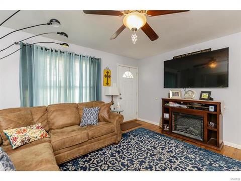 901 Love Dr, O'fallon, MO 63366 photo 4