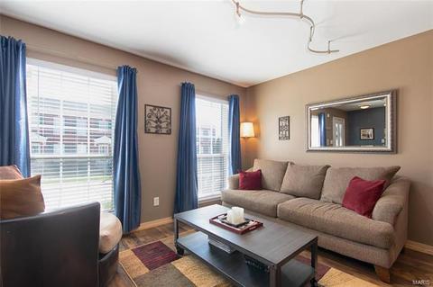 739 Hyde Dr, O'fallon, MO 63366 photo 4