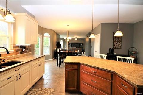 707 Vista Glen Ct, Eureka, MO 63025 photo 6
