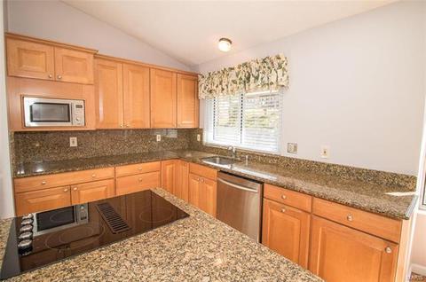 820 Justerini Dr, Ballwin, MO 63011 photo 6