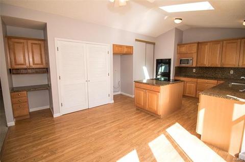 820 Justerini Dr, Ballwin, MO 63011 photo 5