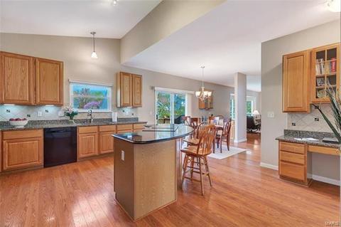 731 Castle Pines Dr, Ballwin, MO 63021 photo 15