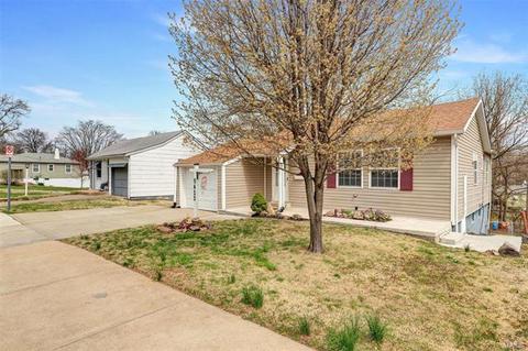 9422 Mackenzie Rd, Saint Louis, MO 63123 photo 3