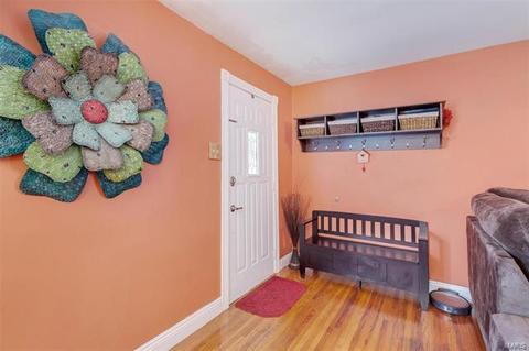 9422 Mackenzie Rd, Saint Louis, MO 63123 photo 5