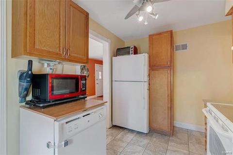 9422 Mackenzie Rd, Saint Louis, MO 63123 photo 14