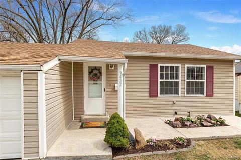 9422 Mackenzie Rd, Saint Louis, MO 63123 photo 2