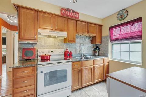9422 Mackenzie Rd, Saint Louis, MO 63123 photo 12