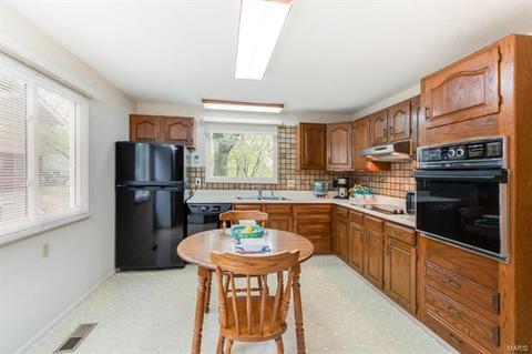 492 Baywillow Dr, Ballwin, MO 63011 photo 6