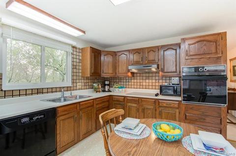492 Baywillow Dr, Ballwin, MO 63011 photo 5