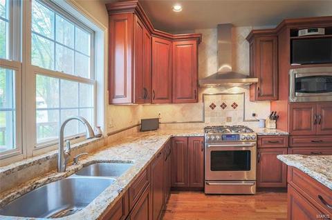 246 Dickens Farm Ln, Ballwin, MO 63021 photo 8