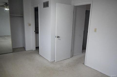 837 Portsdown Rd, Ballwin, MO 63011 photo 9