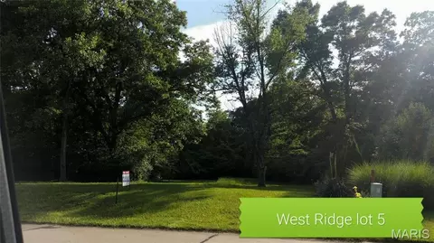 794 Grafton Hills Dr, Grafton, IL 62037