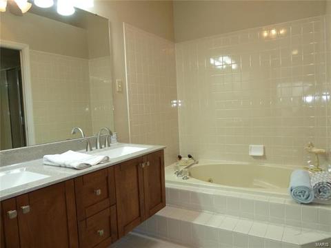 611 Highview Circle Dr, Ballwin, MO 63021 photo 17