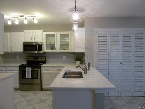 611 Highview Circle Dr, Ballwin, MO 63021 photo 5