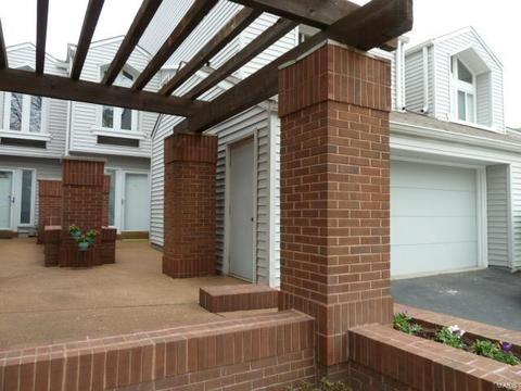 611 Highview Circle Dr, Ballwin, MO 63021 photo 2
