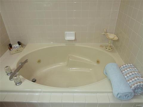 611 Highview Circle Dr, Ballwin, MO 63021 photo 18
