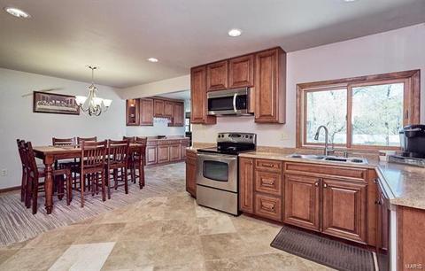 727 Cordes St, O'fallon, MO 63366 photo 2