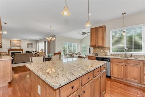 27 Orchard Trace Ln, Grover, MO 63040 photo 2