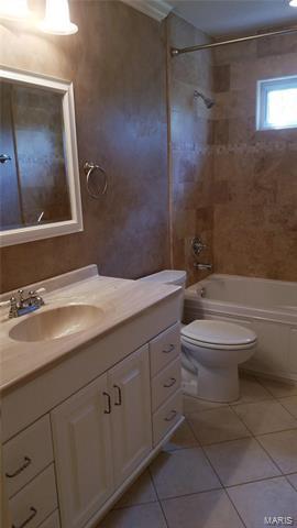 829 Gardenway Dr, Ballwin, MO 63011 photo 17